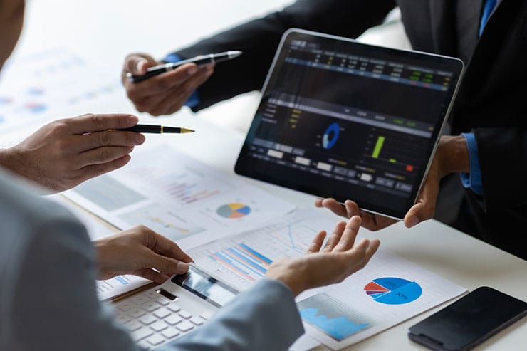 A consultation for career wealth management in El Paso.